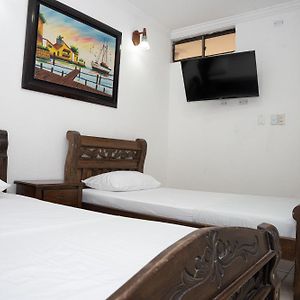 Habitación Económica con 2 Camas Individuales